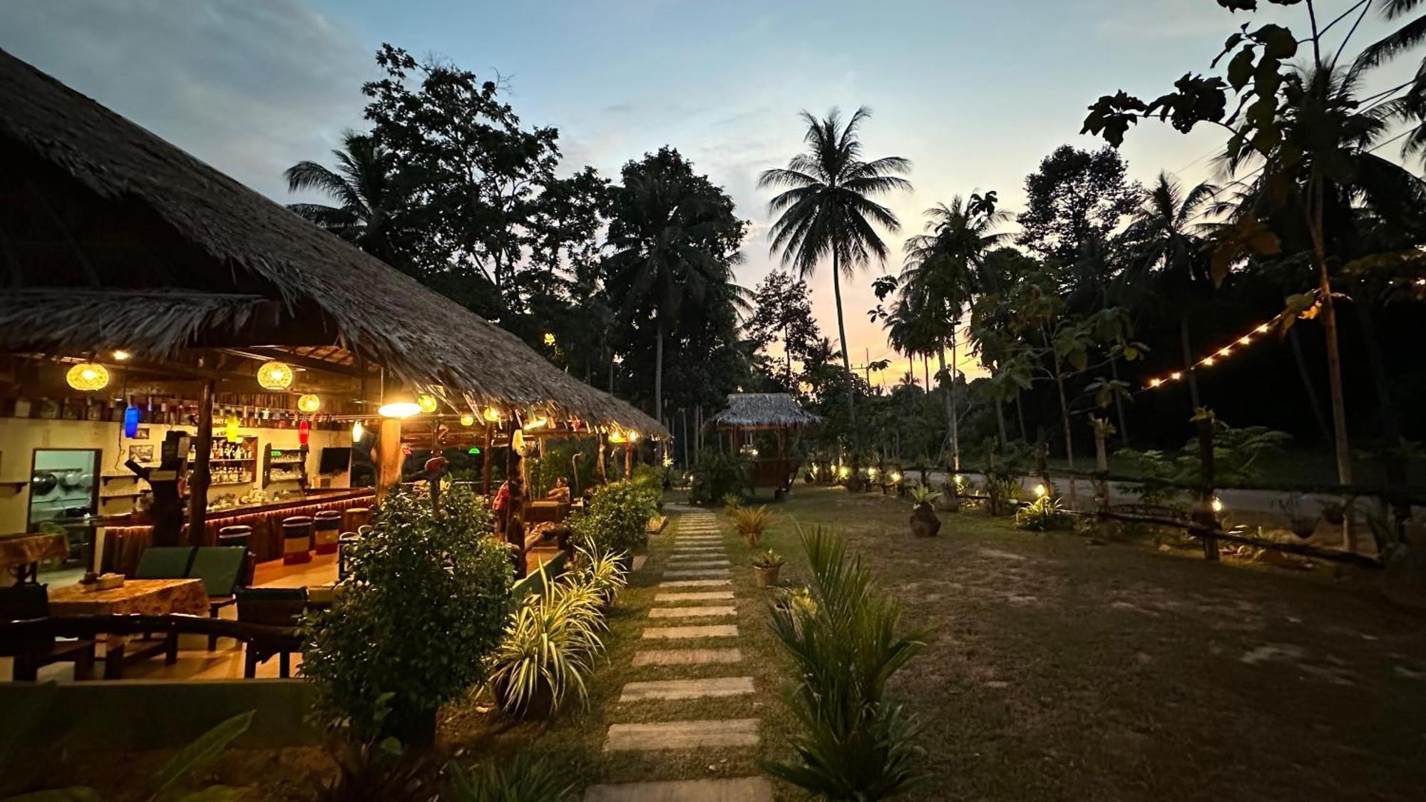 Kohjum Freedom Resort Ко Джам Екстериор снимка